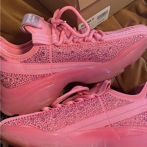 Steve Madden Size 9 pink with pink crystals EUC